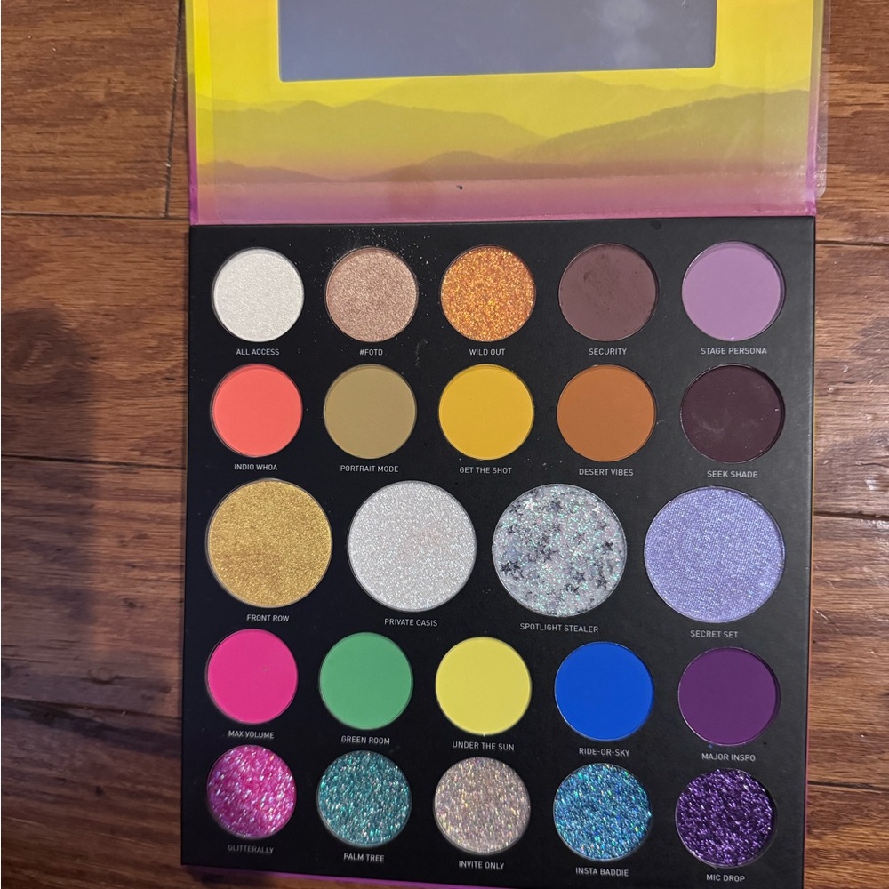 MORPHE 24A ARTIST PASS EYESHADOW PALETTE